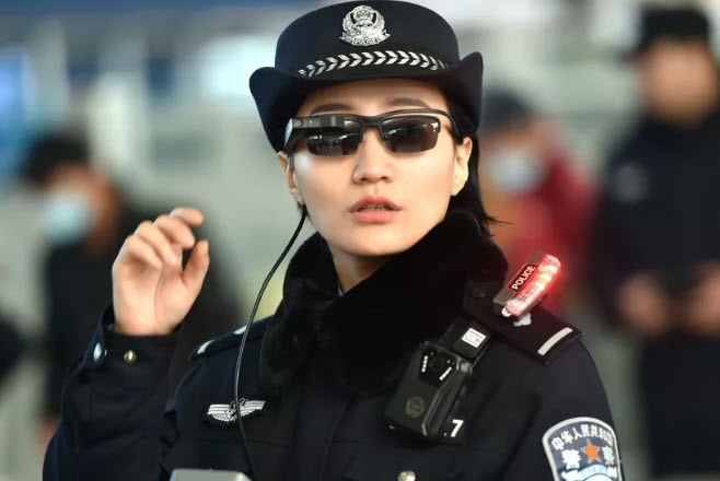 Китайская полиция будет использовать умные очки для распознавания лиц граждан