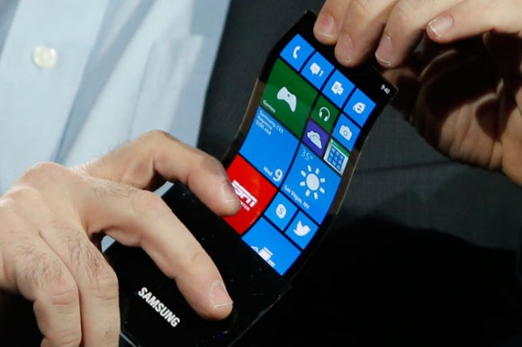 Samsung работает над смартфоном Galaxy Note со сгибающимся дисплеем