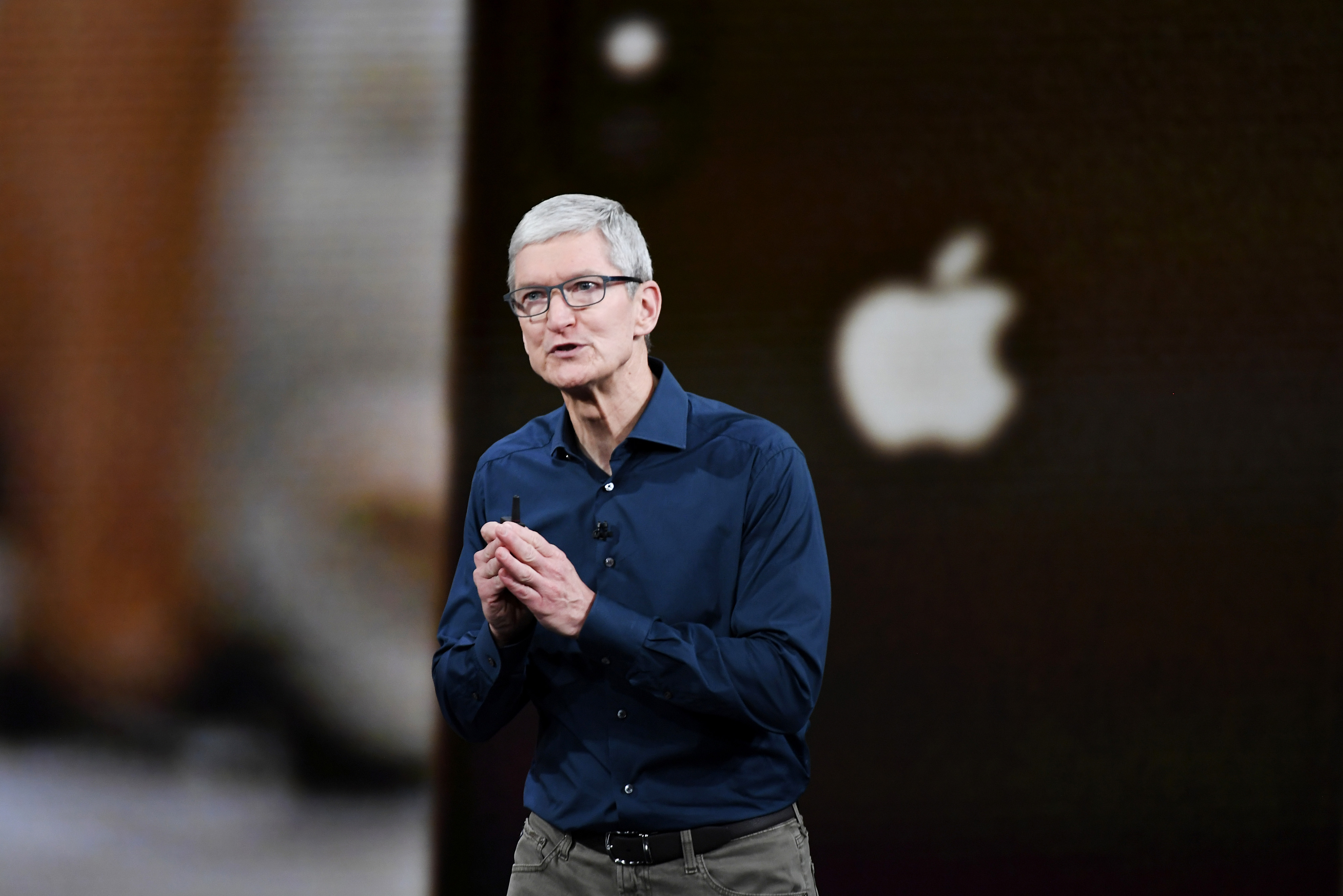 Компания Apple будет нанимать меньше сотрудников из-за падения объемов продаж смартфонов iPhone