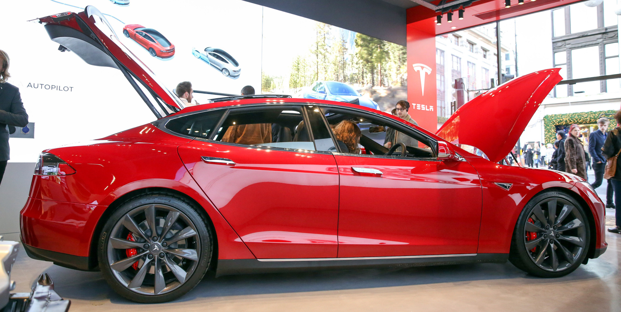 Consumer Reports снова рекомендует к покупке автомобили Tesla Model 3 и Model S