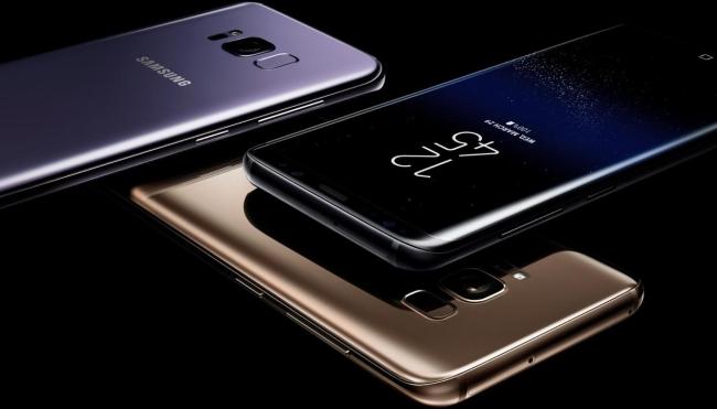 Samsung на закрытом показе CES 2018 все же представила смартфон со сгибающимся экраном