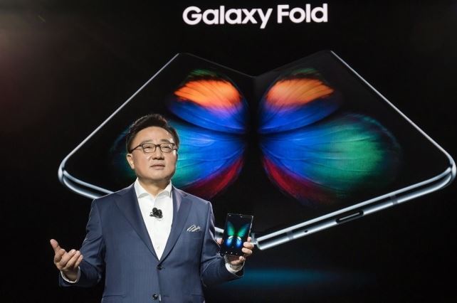 Samsung устранила проблемы с экраном Galaxy Fold и готовится к старту продаж
