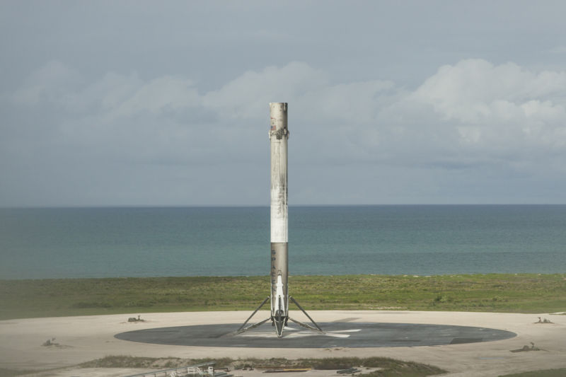 На этой неделе SpaceX запустит ракету-носитель Falcon 9 и корабль Dragon, которые доставят груз на МКС