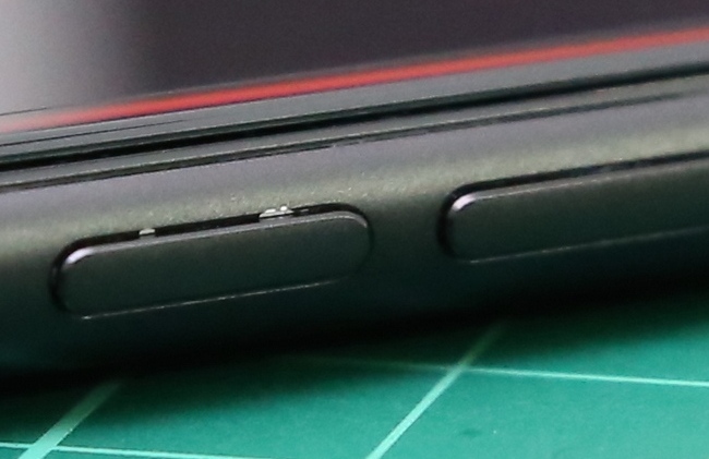 Пользователи черных матовых iPhone 7 и iPhone 7 Plus жалуются на плохое качество покрытия корпуса
