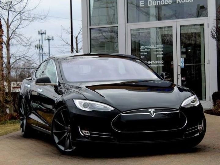 Против Tesla подан иск в суд из-за гибели двух человек в электромобиле, врезавшемся в ограждение