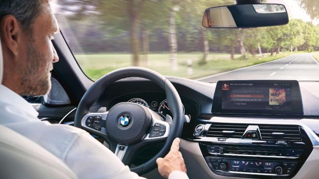 В следующем году автомобили BMW получат поддержку голосового помощника Amazon Alexa