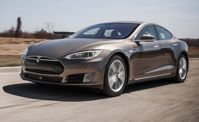 Tesla объявила об отзыве около 123 тыс. Model S для замены детали гидроусилителя руля