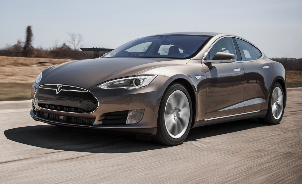 Tesla отзывает 123 тыс. автомобилей Model S