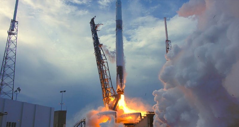 SpaceX запустила ракету Falcon 9, которая доставит груз на МКС