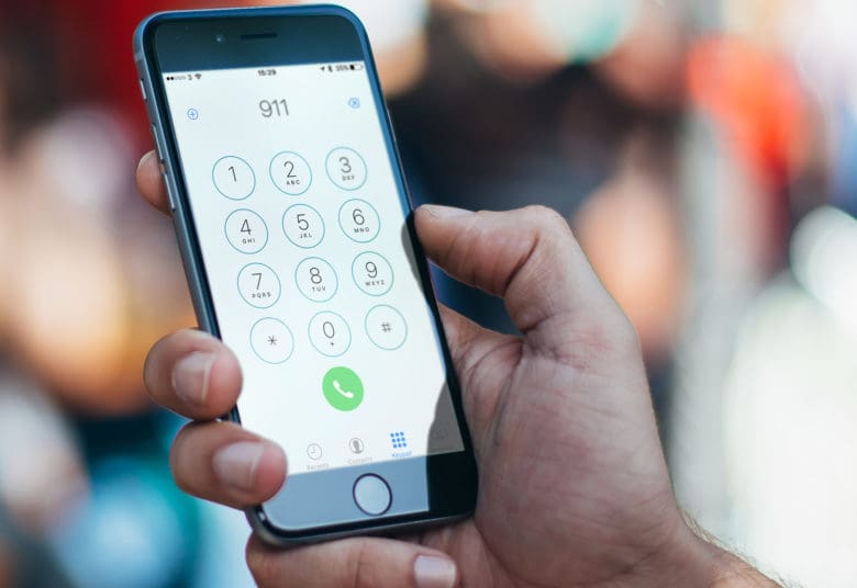 iPhone будет автоматически передавать координаты местонахождения при звонке в службу спасения