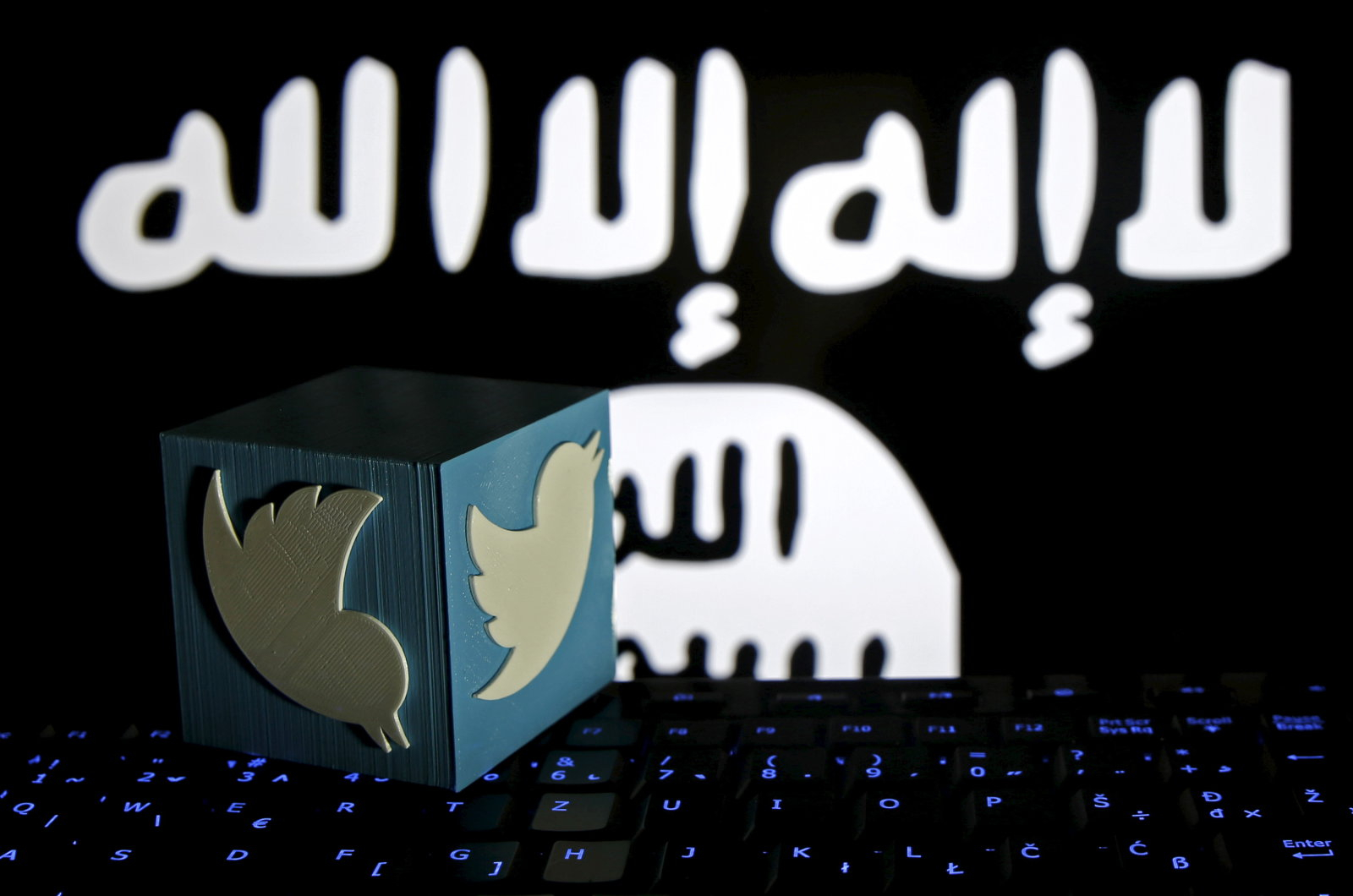 Twitter приостановил 235 тыс. аккаунтов пропагандирующих терроризм