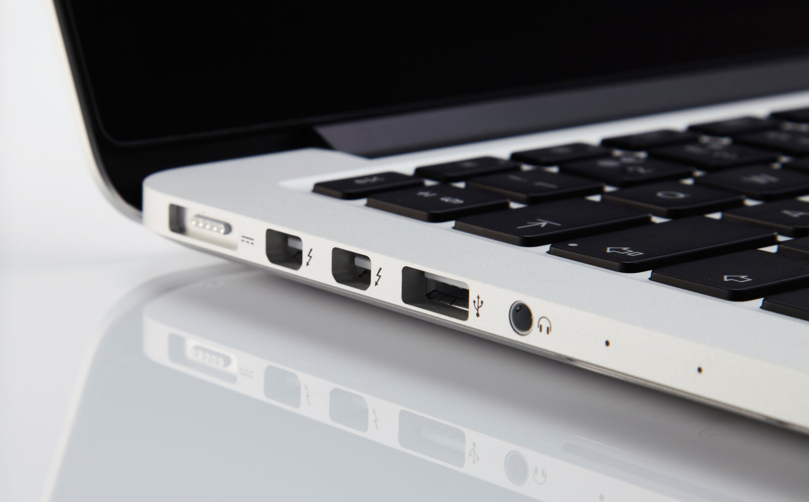 Apple собирается убрать USB-порт на новом MacBook Pro