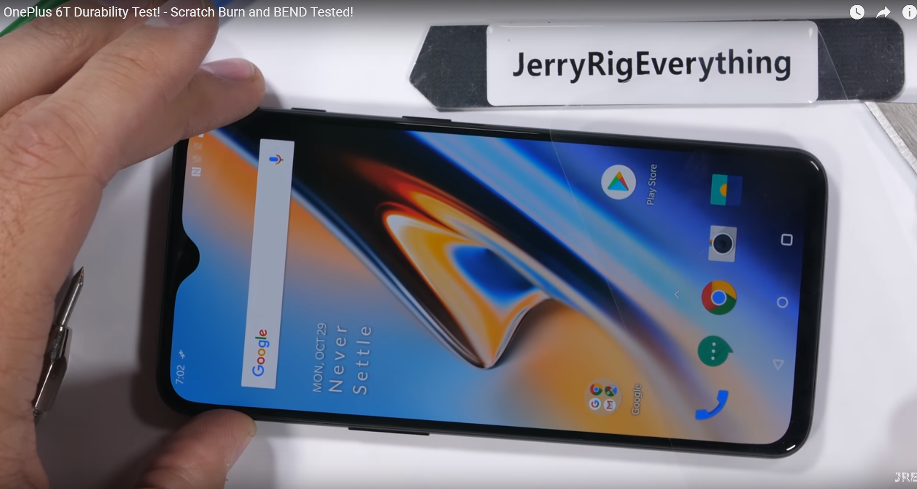 JerryRigEverything протестировал смартфон OnePlus 6T