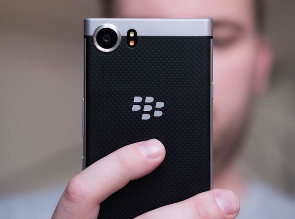 BlackBerry подала в суд на Facebook, Instagram и WhatsApp, обвиняя их в нарушении патентов