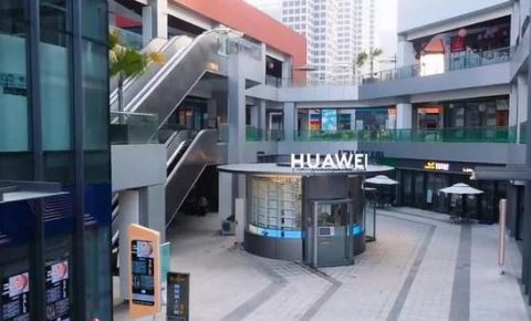 Huawei открыла уникальный магазин без персонала
