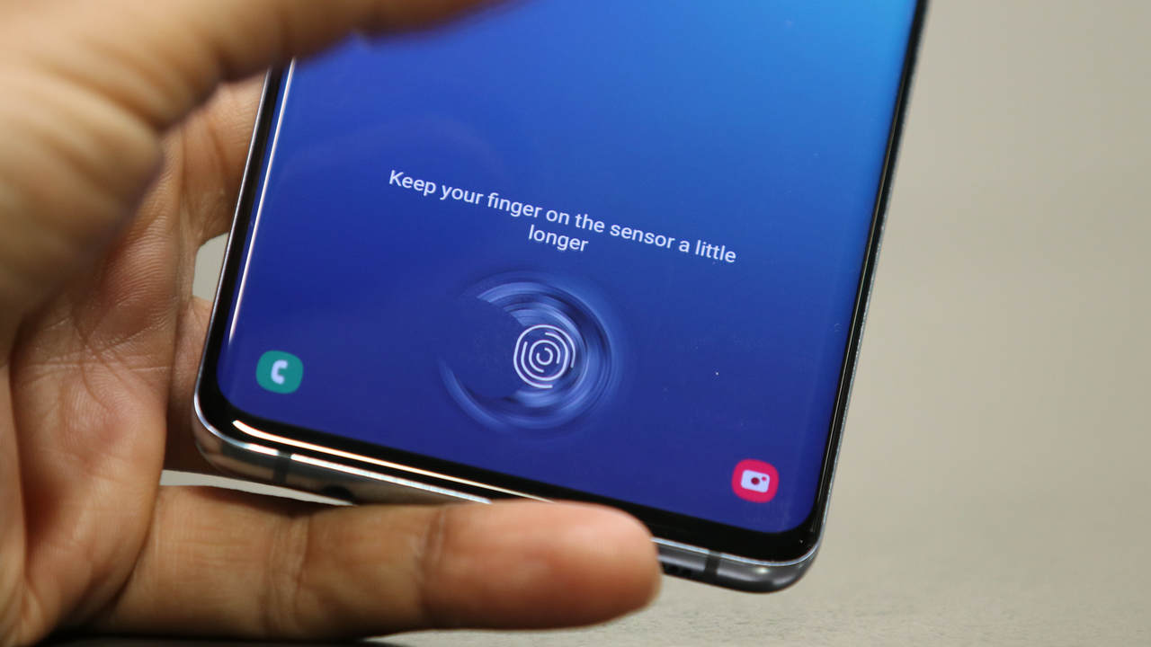 Samsung выпустила обновление, устраняющее проблему со сканером отпечатков пальцев