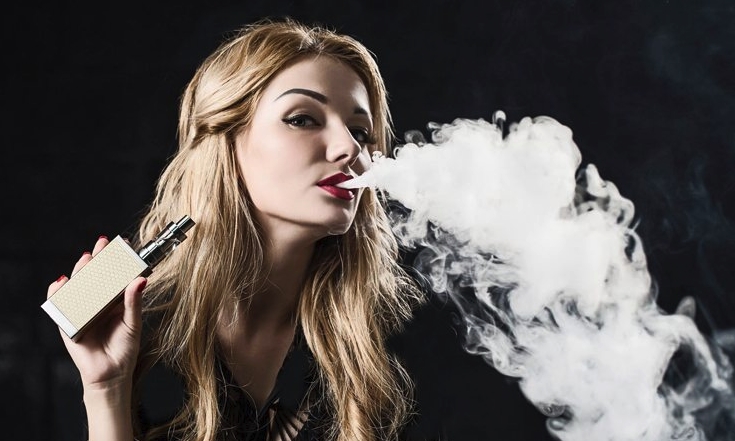США повысили минимальный возраст, с которого разрешено курение и вейпинг до 21 года