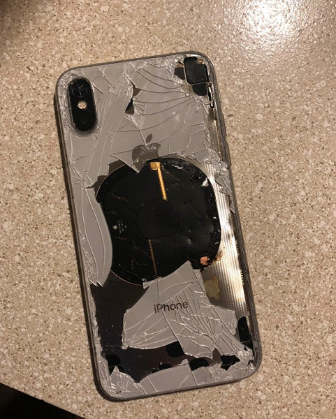 В США смартфон iPhone X взорвался во время установки обновления