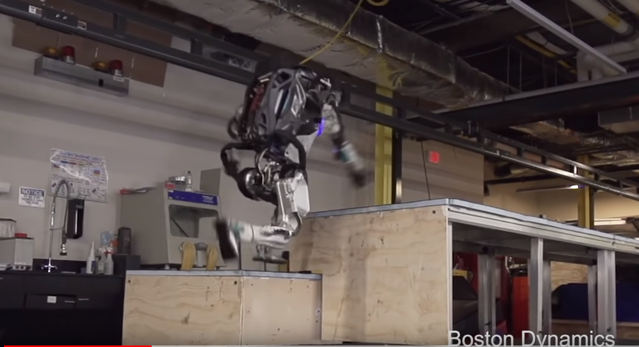 Робот Atlas от Boston Dynamics демонстрирует способности к паркуру