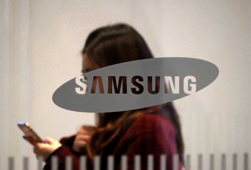 Swatch обвиняет Samsung в копировании элементов торговой марки часов