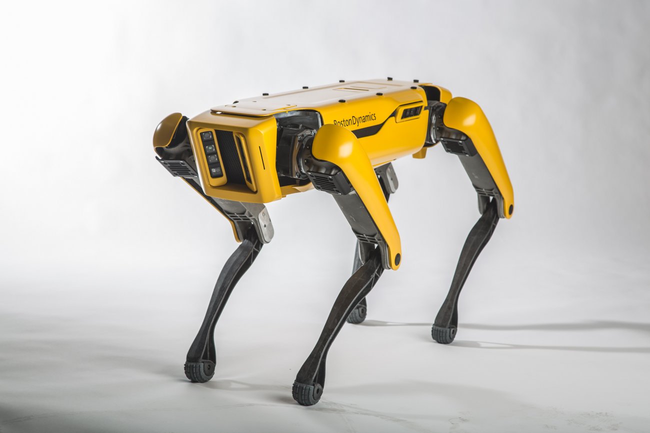 Роботы Boston Dynamics научились помогать друг другу