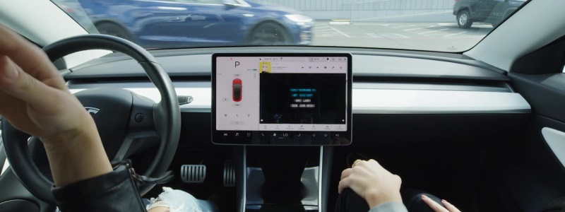 Обновление для автомобилей Tesla увеличит мощность и улучшит навигацию