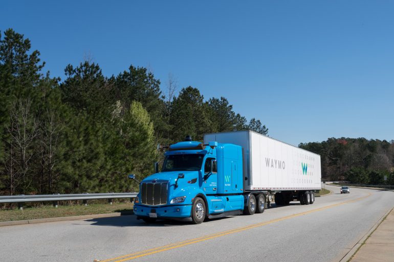 Waymo начинает тестировать беспилотные грузовики, которые будут перевозить грузы в центры обработки данных Google