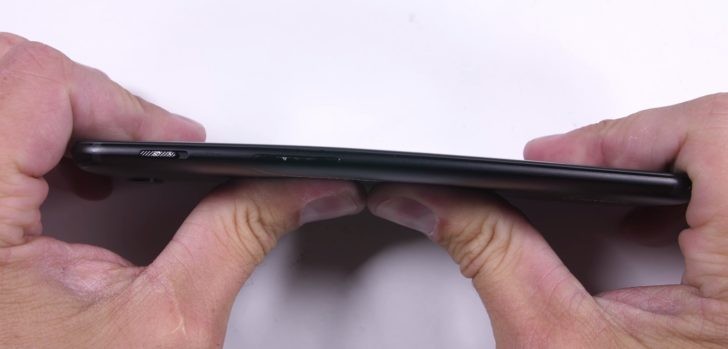 Смартфон OnePlus 5 отлично прошел серию тестов JerryRigEverything