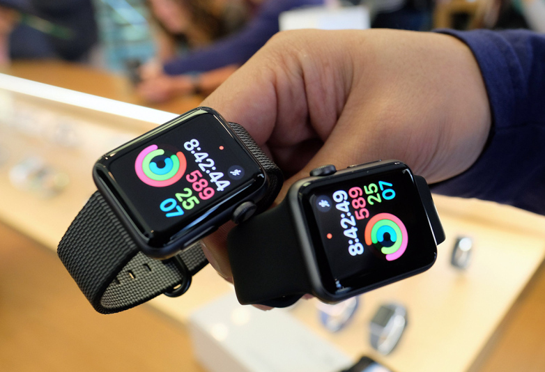 Несколько владельцев умных часов Apple Watch Series 3 с модемом LTE сообщили о проблемах с подключением к сети оператора мобильной связи