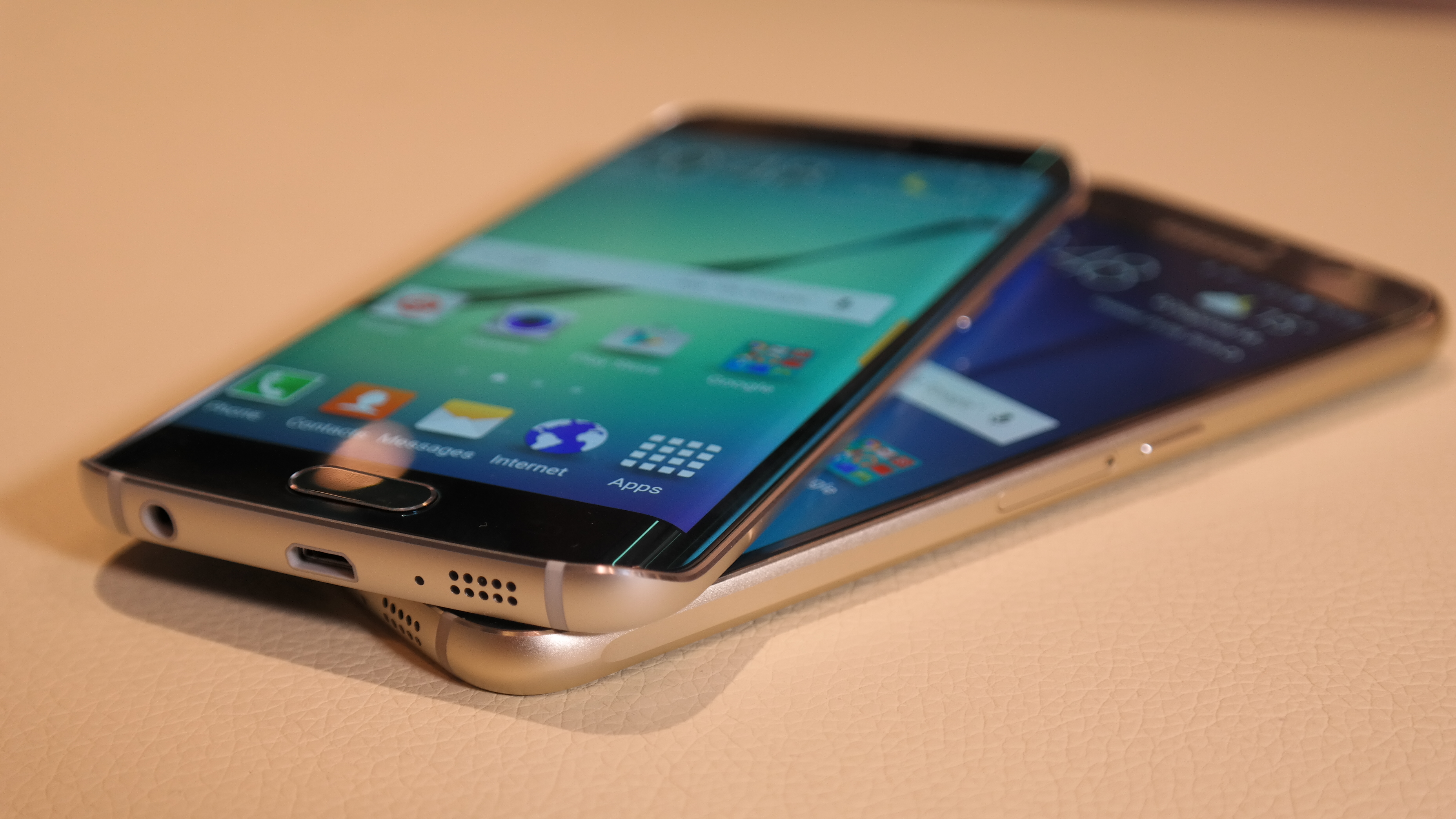 Samsung исключила смартфоны Galaxy S6 и S6 edge из перечня устройств, для которых будут выпускаться обновления