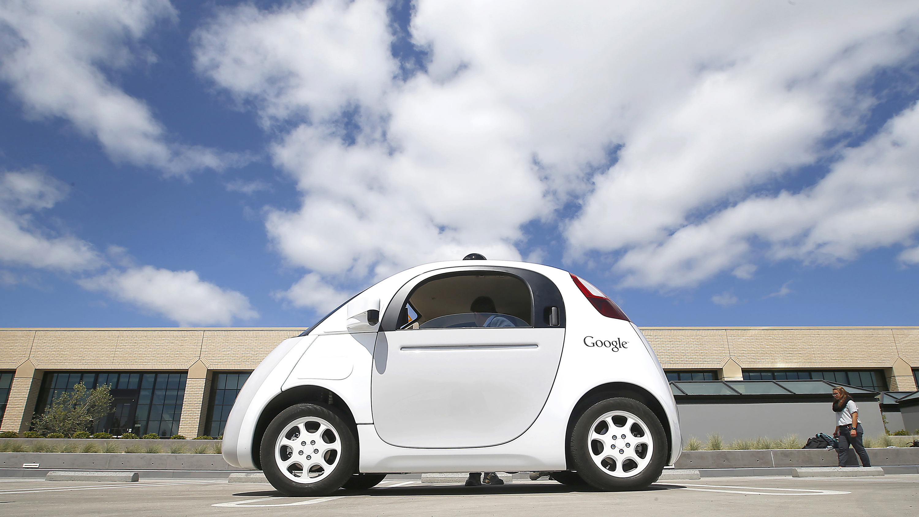 Беспилотный автомобиль Google попал в аварию