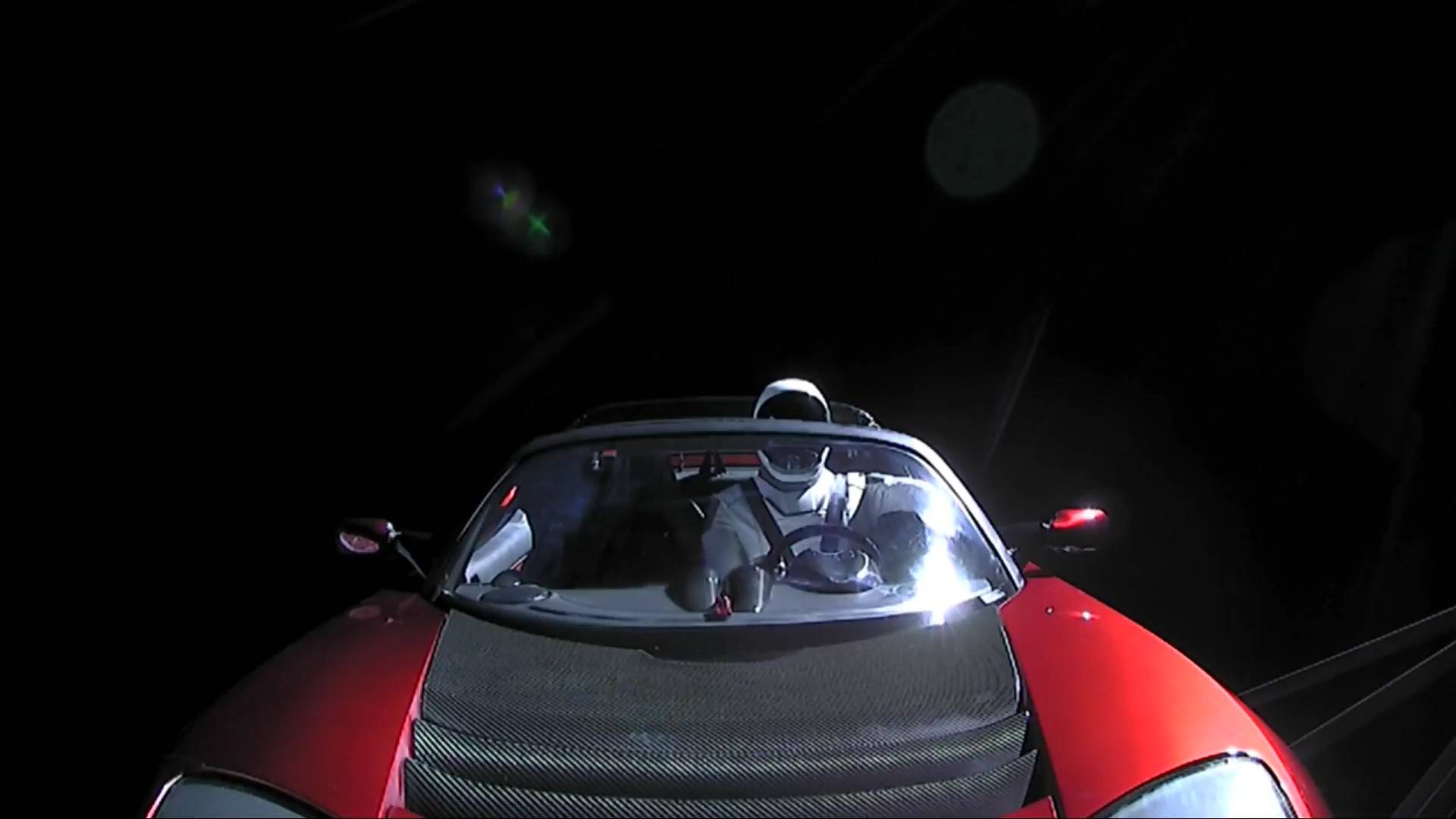 Манекен Tesla Starman совершил первый оборот вокруг солнца