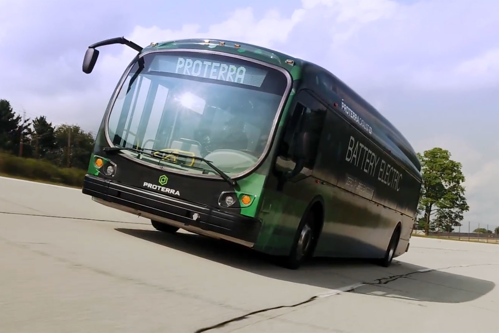 Электрический автобус установил рекорд дальности хода на одном заряде батареи