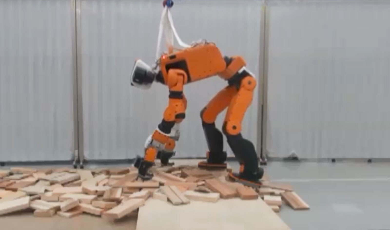 Представлен рабочий прототип спасательного робота Honda E2-DR