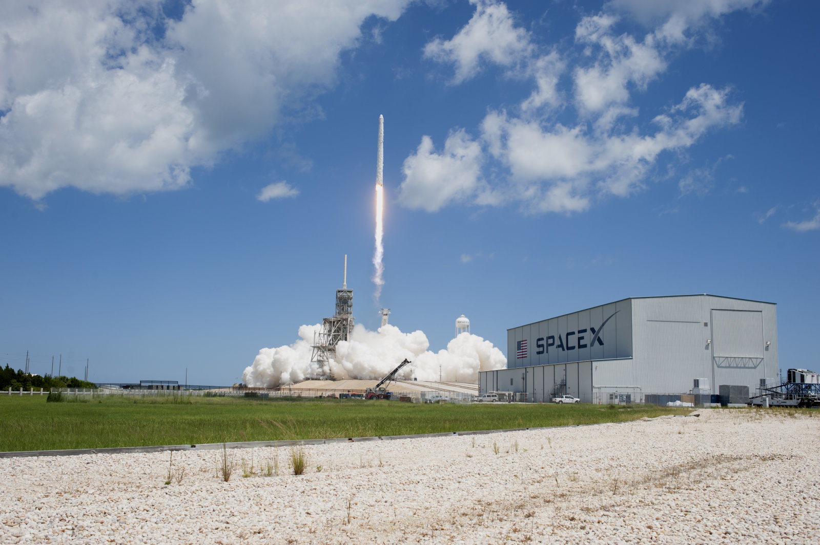 SpaceX успешно провела запуск космического корабля Dragon