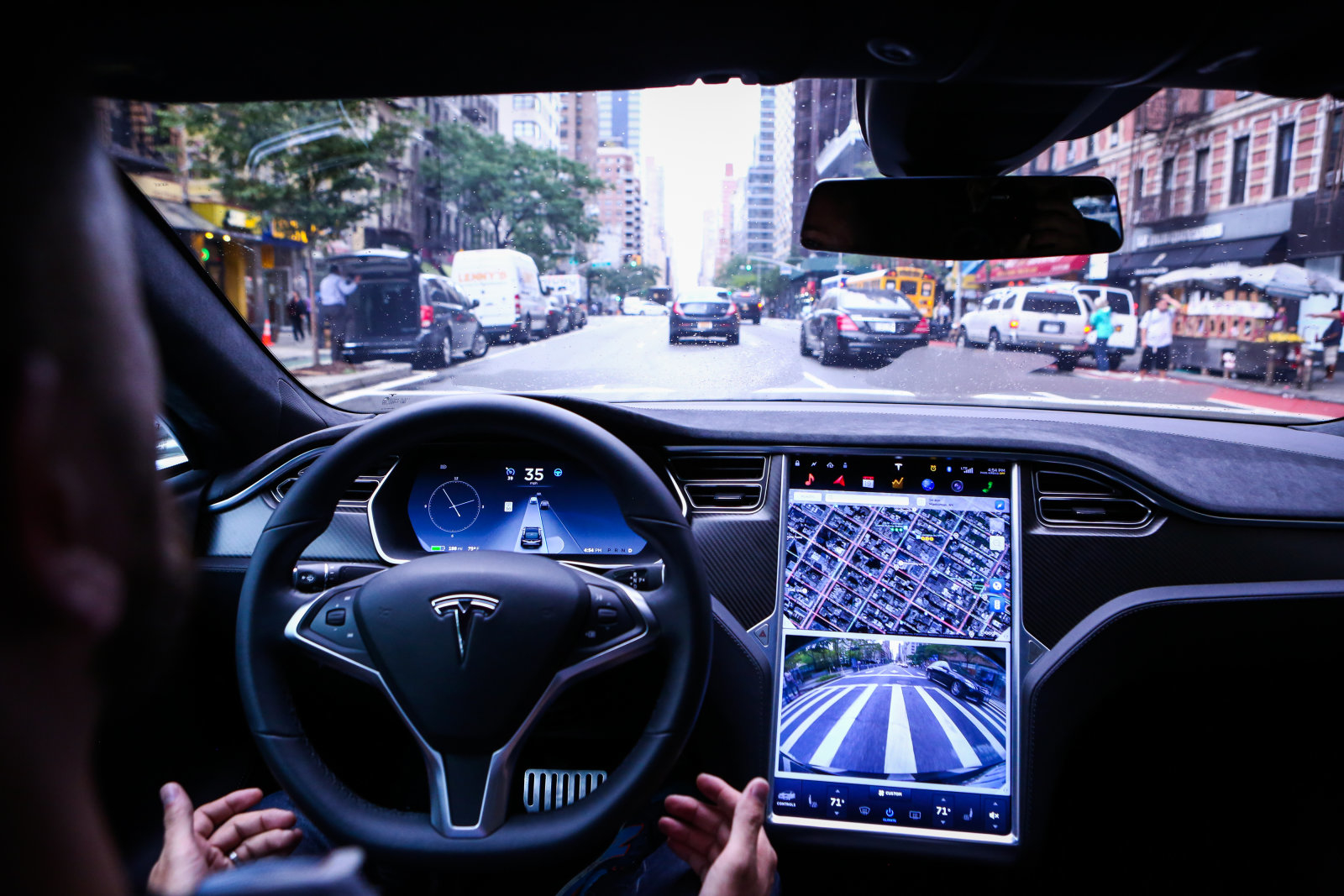 В июне выйдет обновление для ПО автомобилей Tesla Model S и Model X