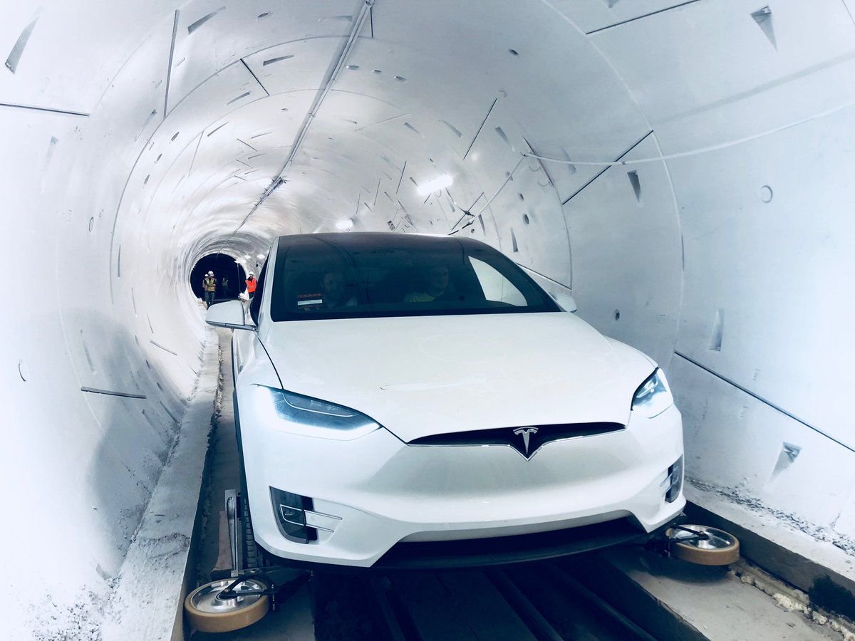 Илон Маск открыл скоростной испытательный туннель под Лос-Анджелесом
