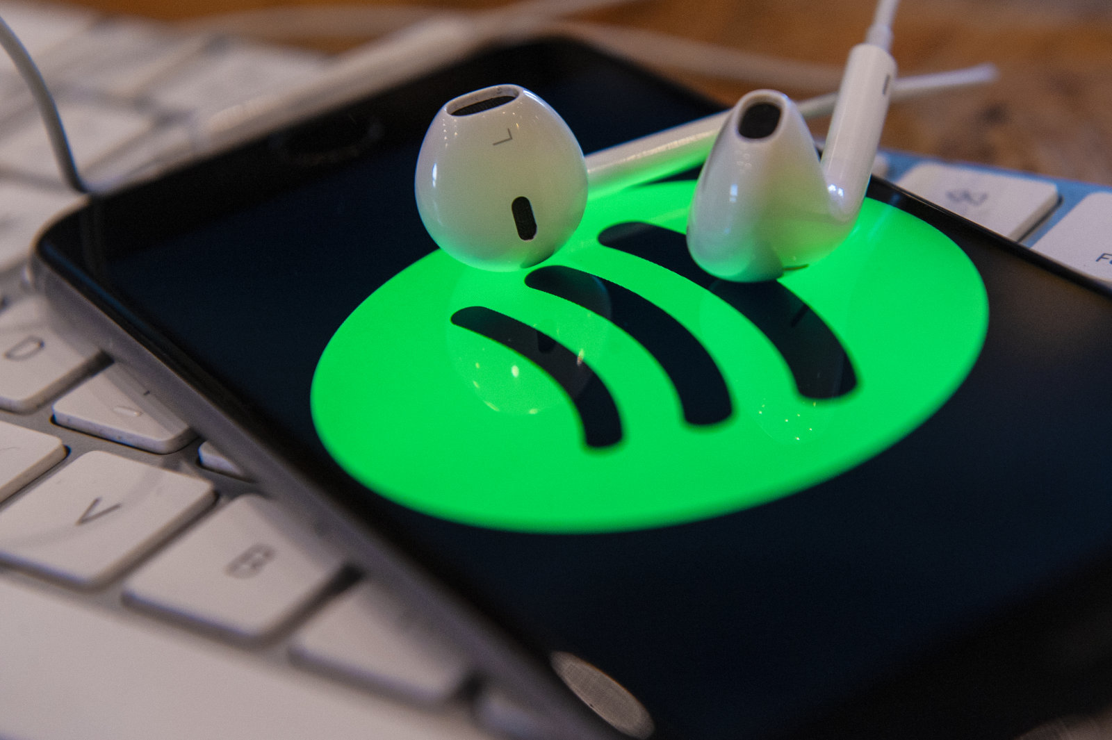 ЕС расследует жалобу Spotify против Apple