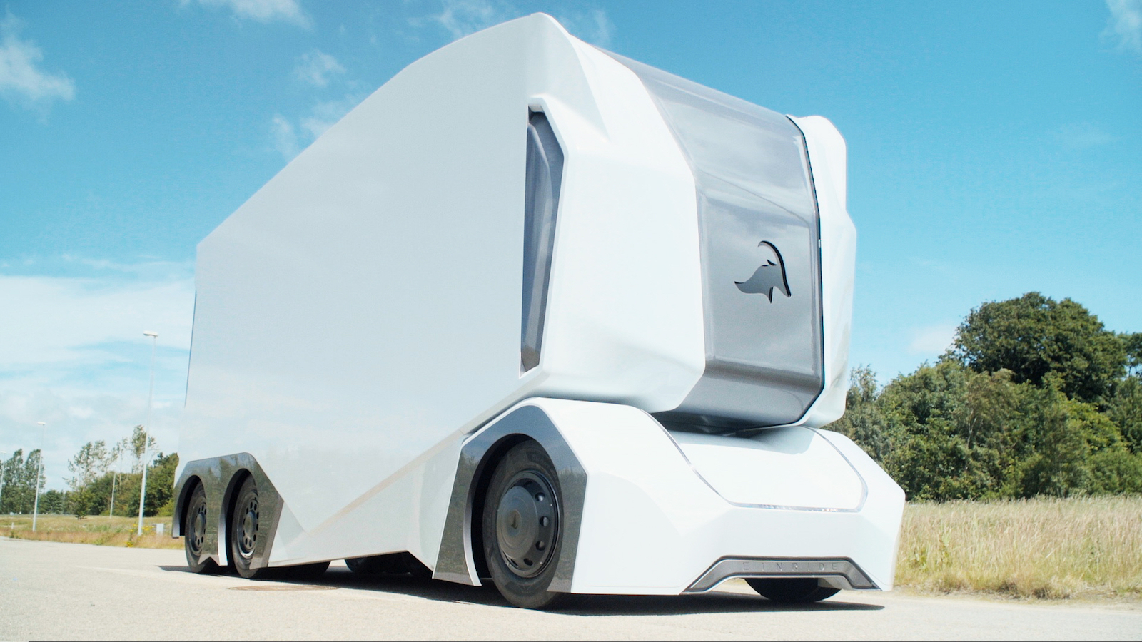 Einride представила прототип беспилотного грузовика T-pod без кабины