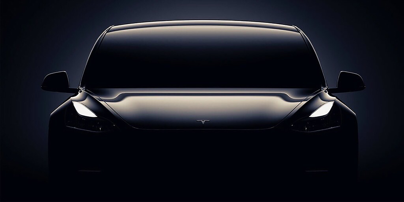 Завтра Илон Маск лично вручит ключи от первых 30 автомобилей Tesla Model 3 их владельцам