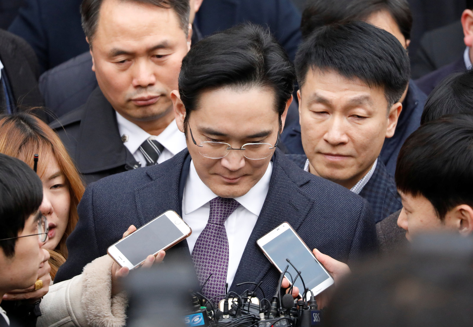 Главу Samsung Electronics могут посадить на 12 лет за взяточничество