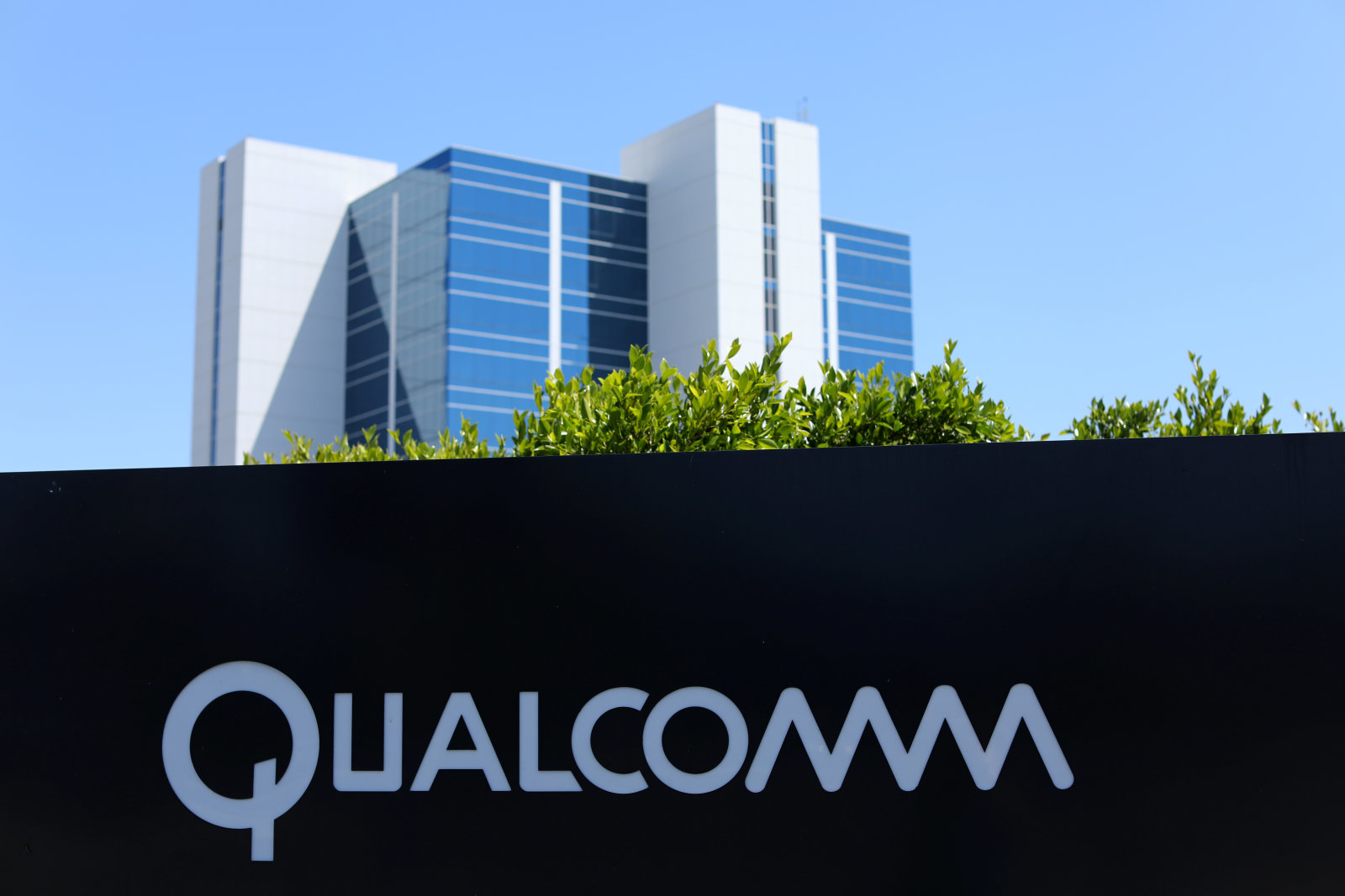 Комиссия по международной торговле США начинает рассматривать заявление Qualcomm относительно нарушения ее патентов компанией Apple