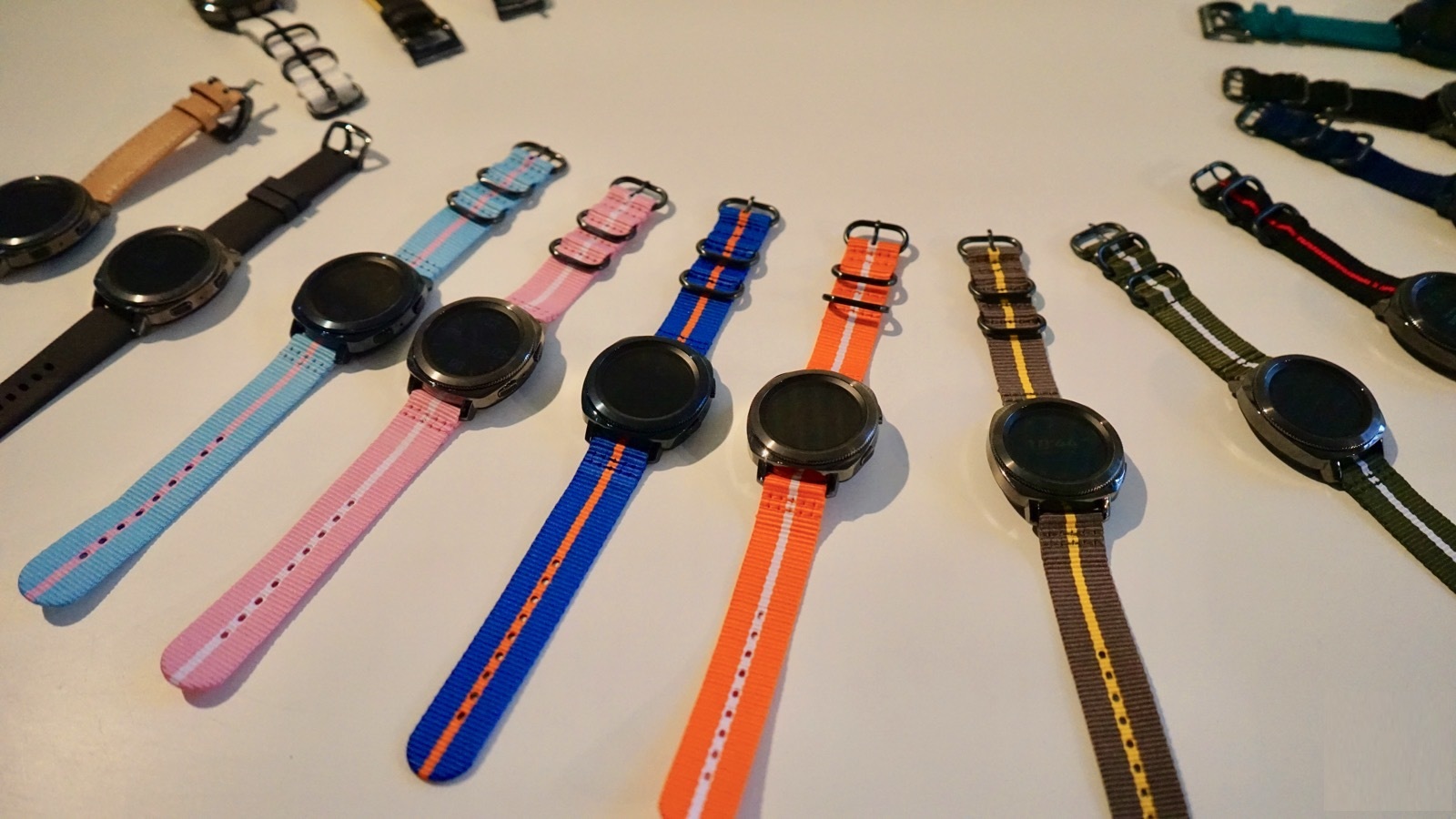 Представлены умные часы Samsung Gear Sport