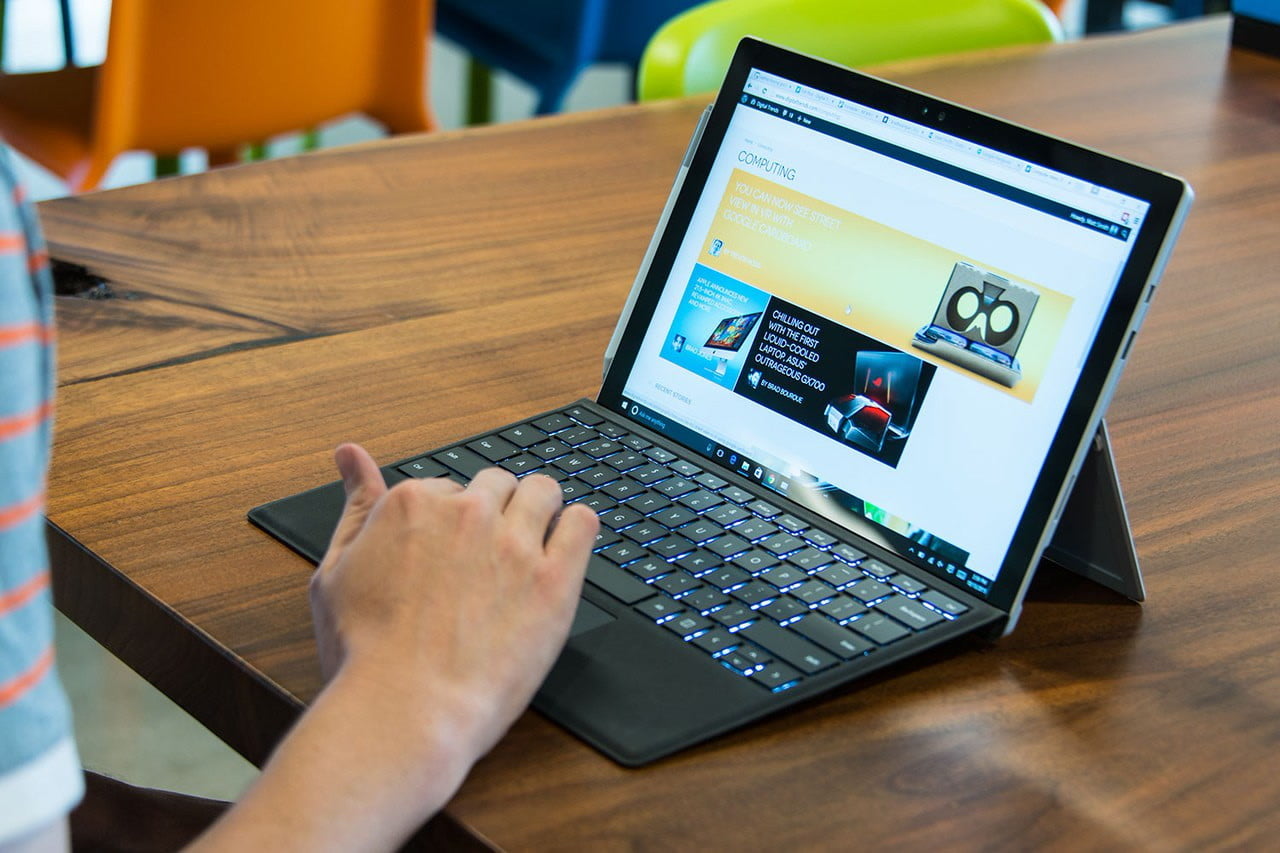 Microsoft будет бесплатно менять планшеты Surface Pro 4 с мерцающим экраном