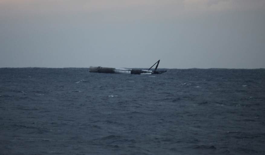 Первая ступень ракеты Falcon 9 приземлилась на воду и осталась на плаву