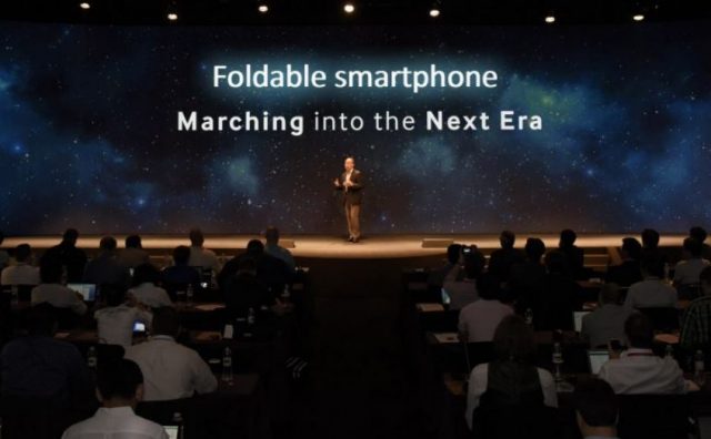 Samsung запатентовала еще один смартфон со сгибающимся экраном