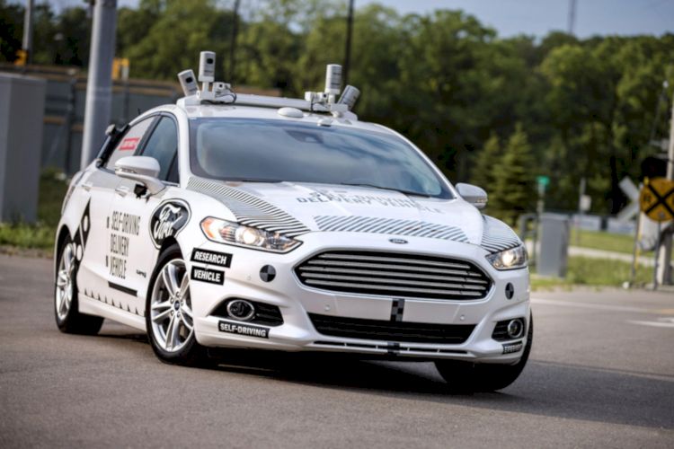 Ford запатентовала способ управления автомобилем с помощью смартфона