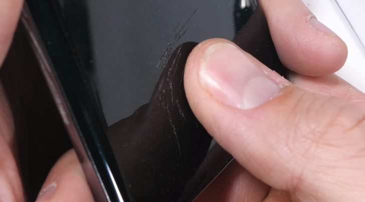 Пользователи сообщают о проблемах в работе подэкранного сканера отпечатков пальцев в смартфона Samsung Galaxy S10 при наличии защиты экрана