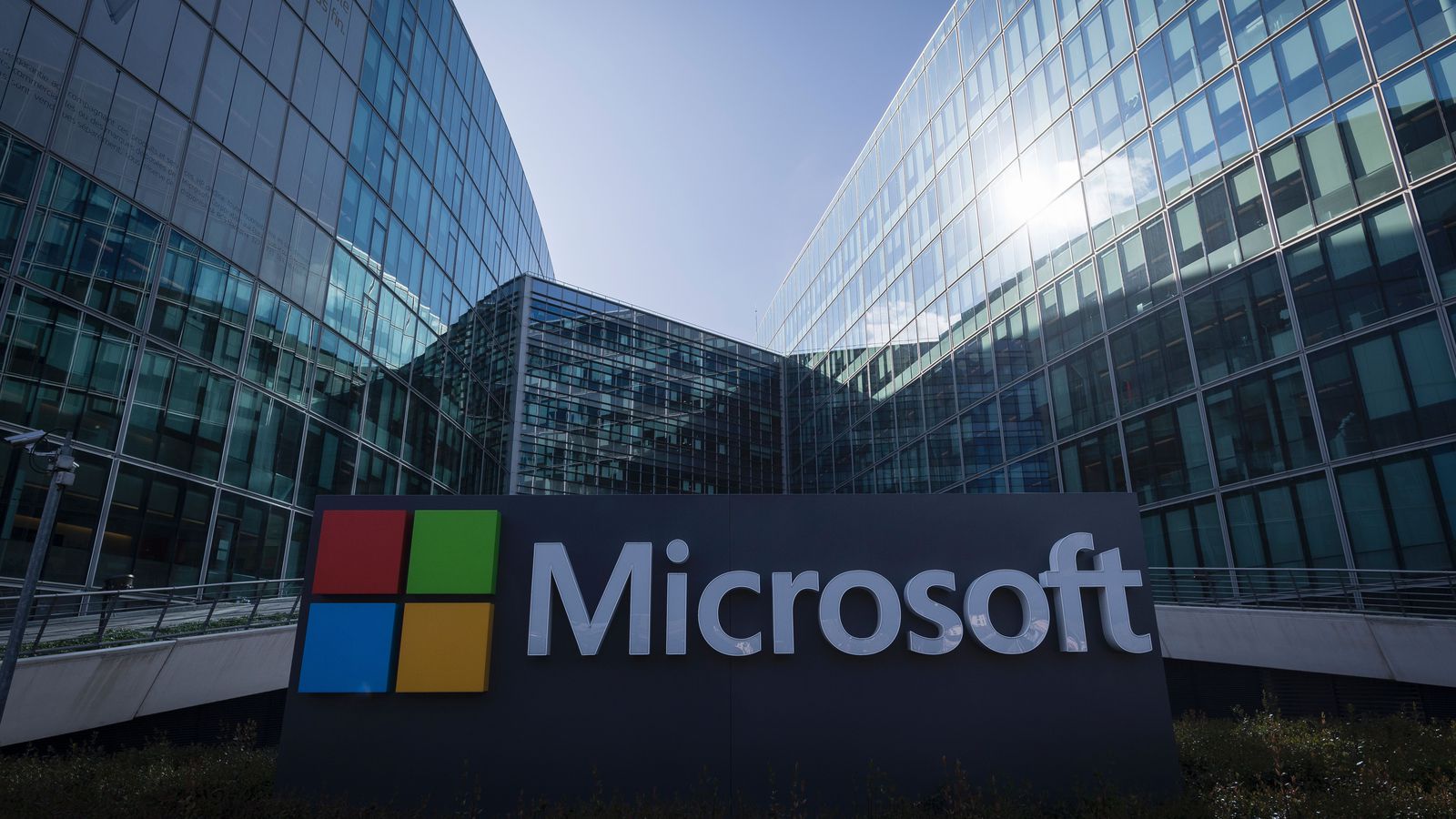 Microsoft реорганизует структуру компании