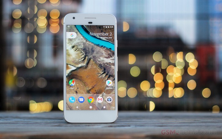 Цена смартфонов Google Pixel снижена, а все покупатели будут получать в подарок гарнитуру Daydream View